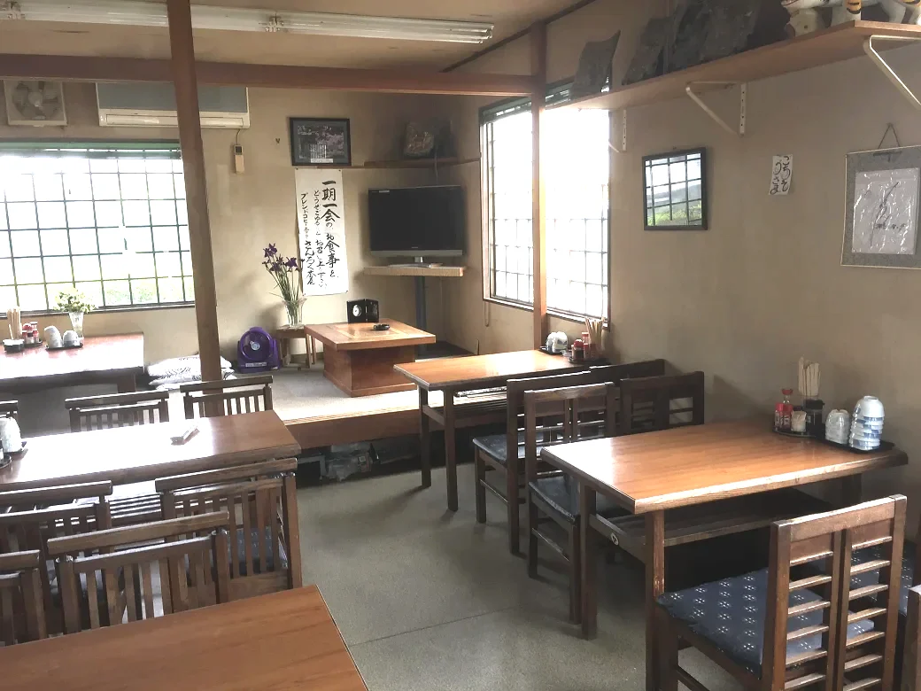 さんろく茶屋の昔ながらのあたたかい客席