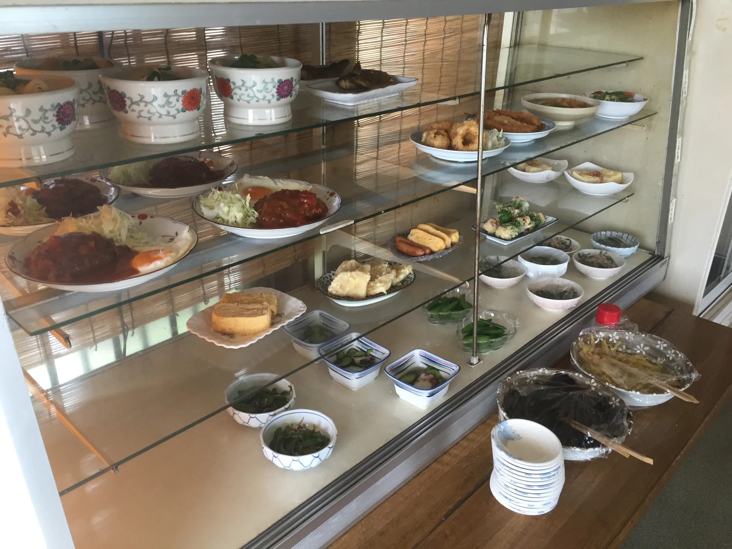 葛城市の食堂 さんろく茶屋のおかず棚