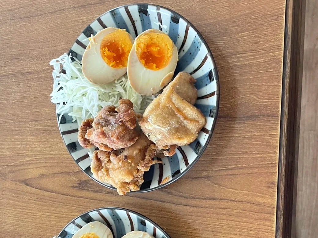 さんろく茶屋の玉子と揚げ物の皿。昼ごはんに合わせる一品